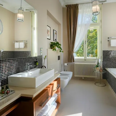 Julius A Emma - Luxury Boutique Retreat Hotel