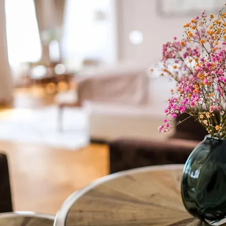 Julius A Emma - Luxury Boutique Retreat Hotel