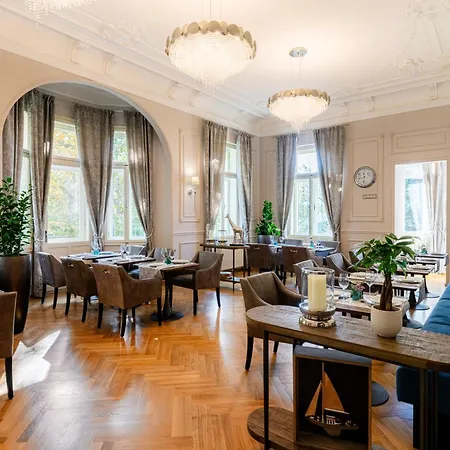 Julius A Emma - Luxury Boutique Retreat Hotel